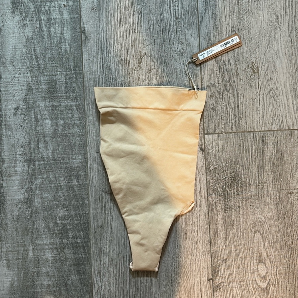 NWT Skims Everyday Sculpt High Waist Thong in Sand